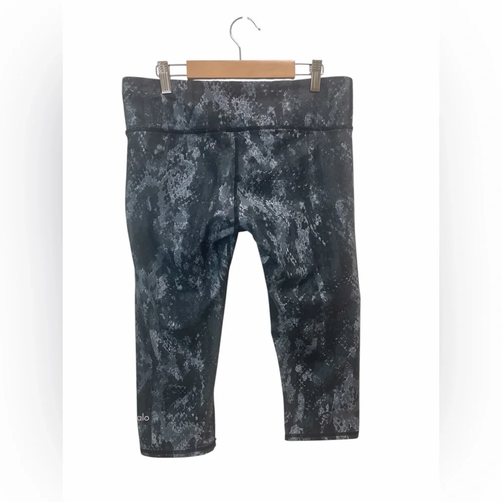 ALO Yoga Black and Gray Snakeskin patterned leggings